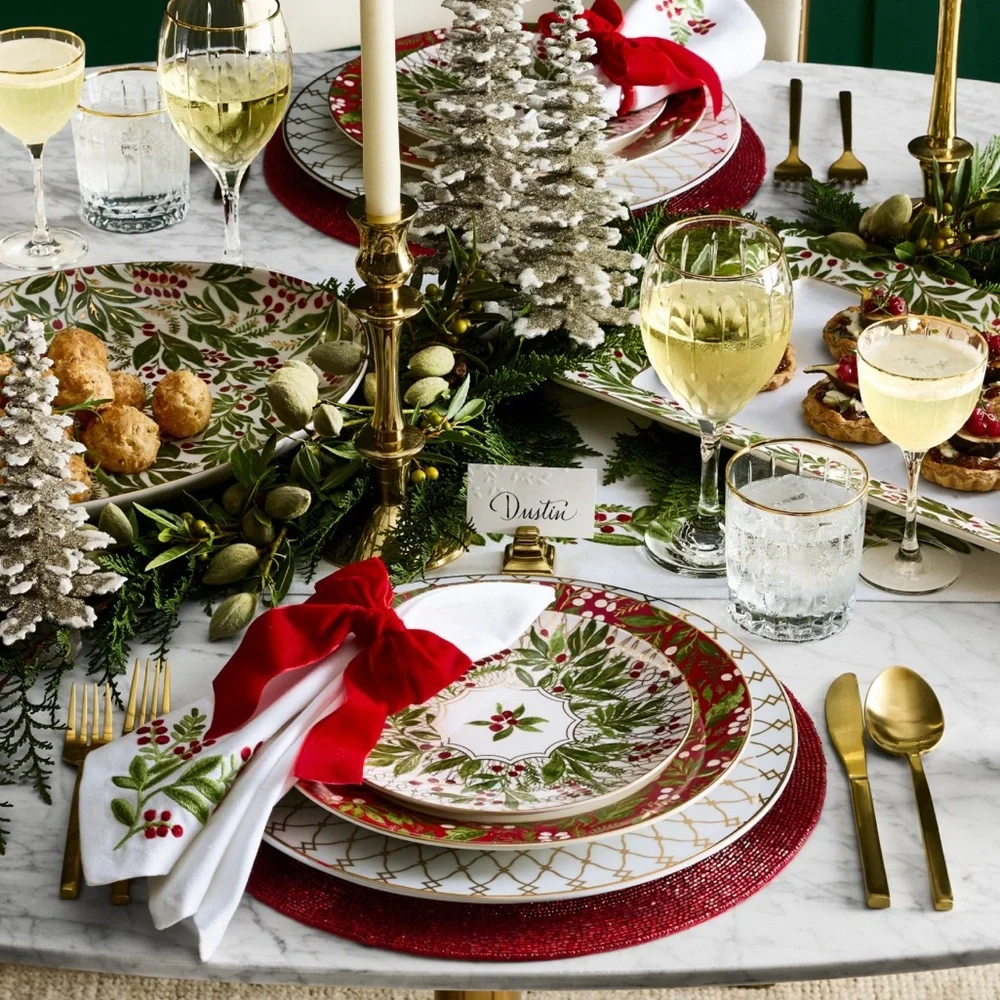Williams Sonoma Noel Garland Embroidered Cloth Napkins Set - Holiday Christmas